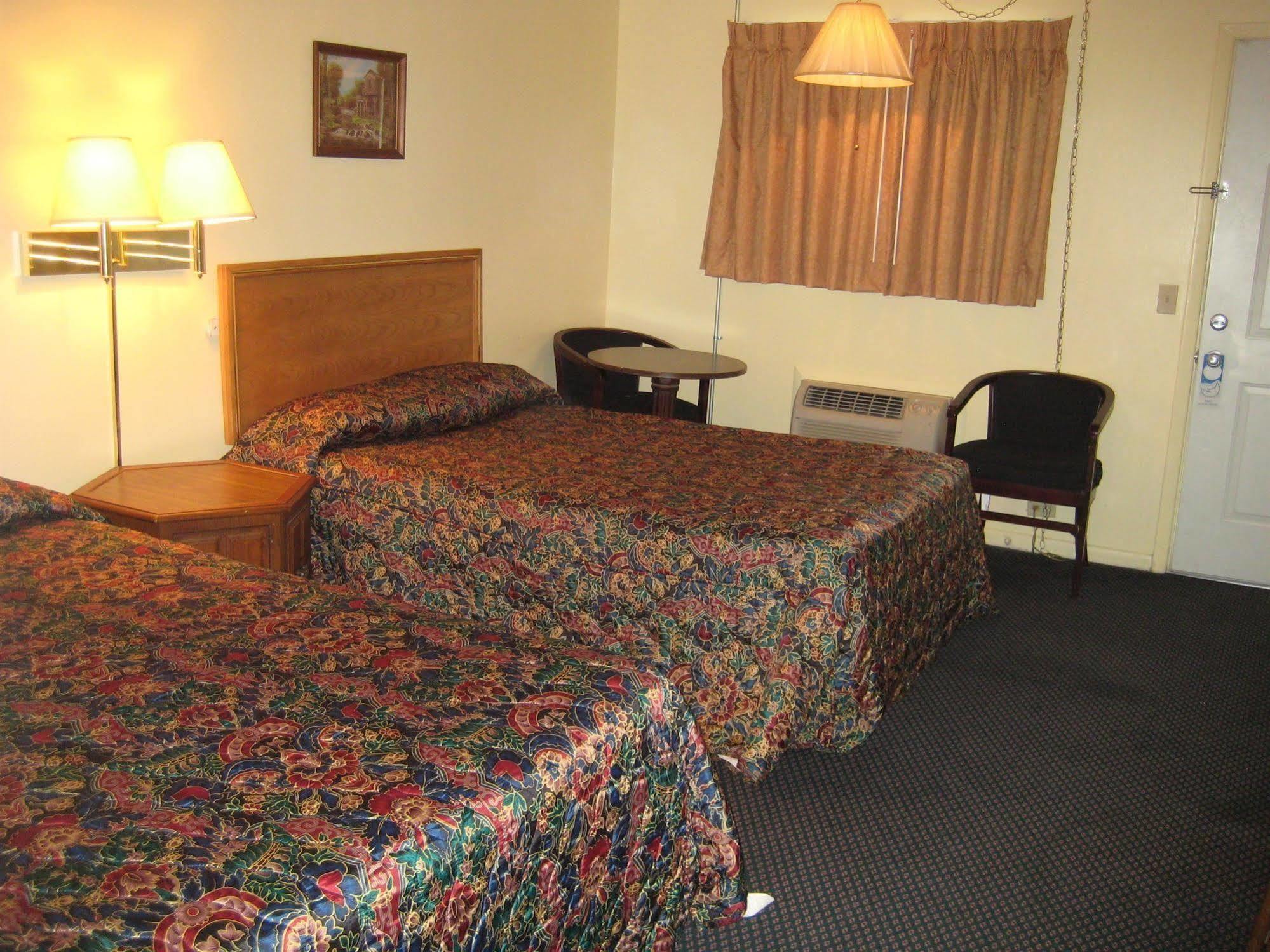 Guest House Motel Chanute מראה חיצוני תמונה