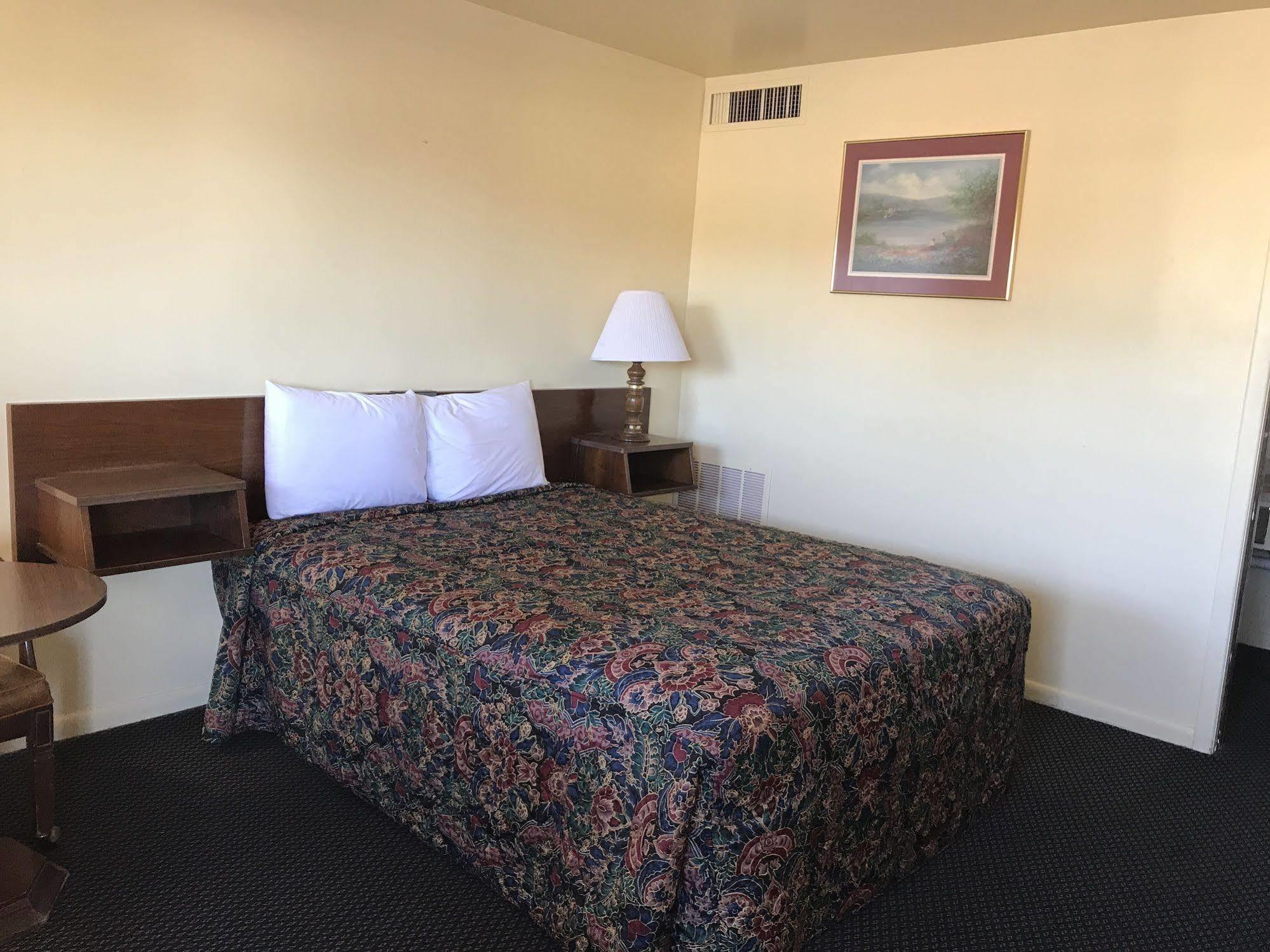 Guest House Motel Chanute מראה חיצוני תמונה